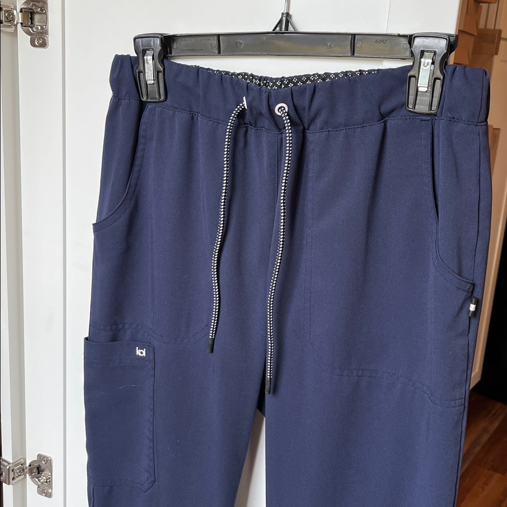 Koi Next Gen Navy Scrub Set - Picture 4 of 6